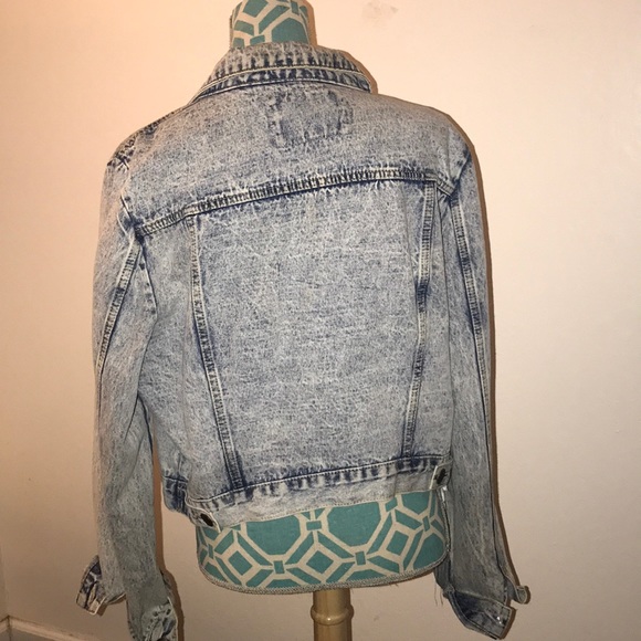 F21+ Acid washed jean jacket - Picture 4 of 6
